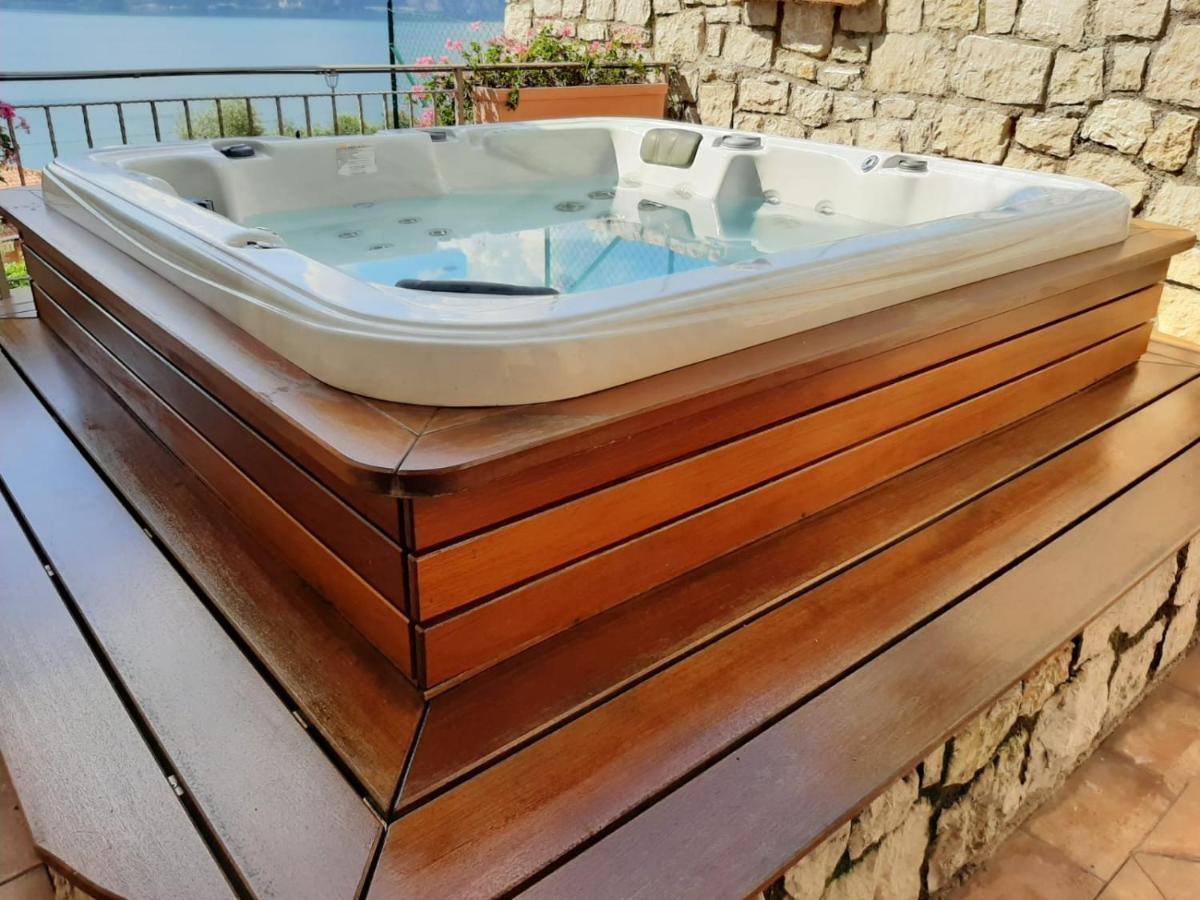 Bmp Apartment Deluxe 1 Jacuzzi Riscaldata Privata Vista Lago Di Garda Brenzone sul Garda Ngoại thất bức ảnh