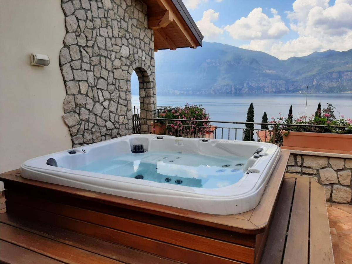 Bmp Apartment Deluxe 1 Jacuzzi Riscaldata Privata Vista Lago Di Garda Brenzone sul Garda Ngoại thất bức ảnh