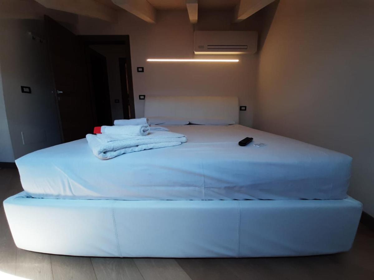 Bmp Apartment Deluxe 1 Jacuzzi Riscaldata Privata Vista Lago Di Garda Brenzone sul Garda Ngoại thất bức ảnh