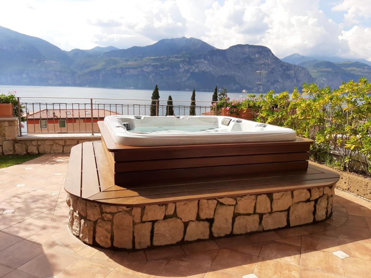 Bmp Apartment Deluxe 1 Jacuzzi Riscaldata Privata Vista Lago Di Garda Brenzone sul Garda Ngoại thất bức ảnh